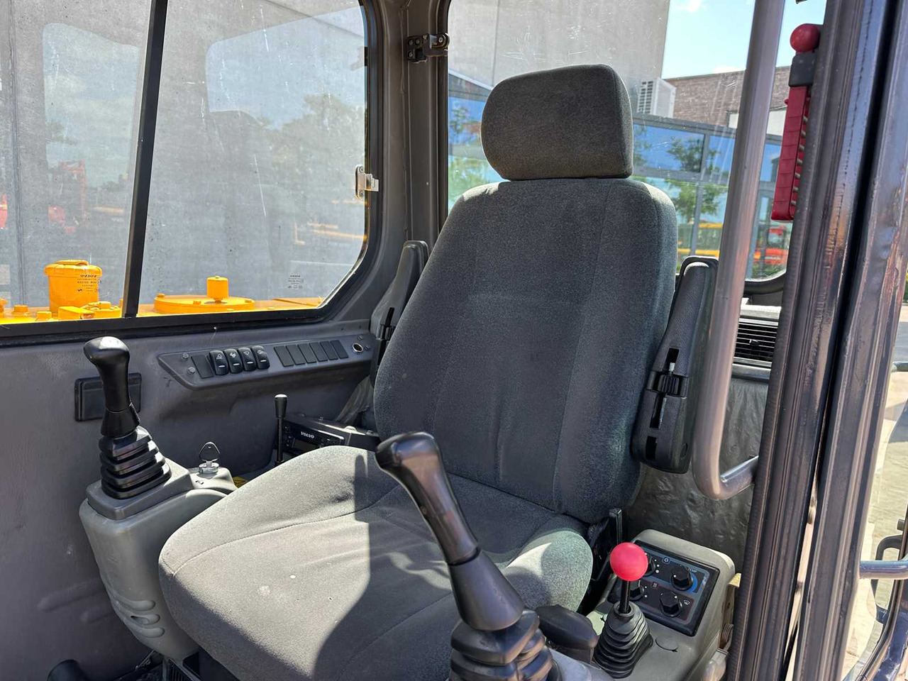 Верижен багер VOLVO EC55D: снимка 36