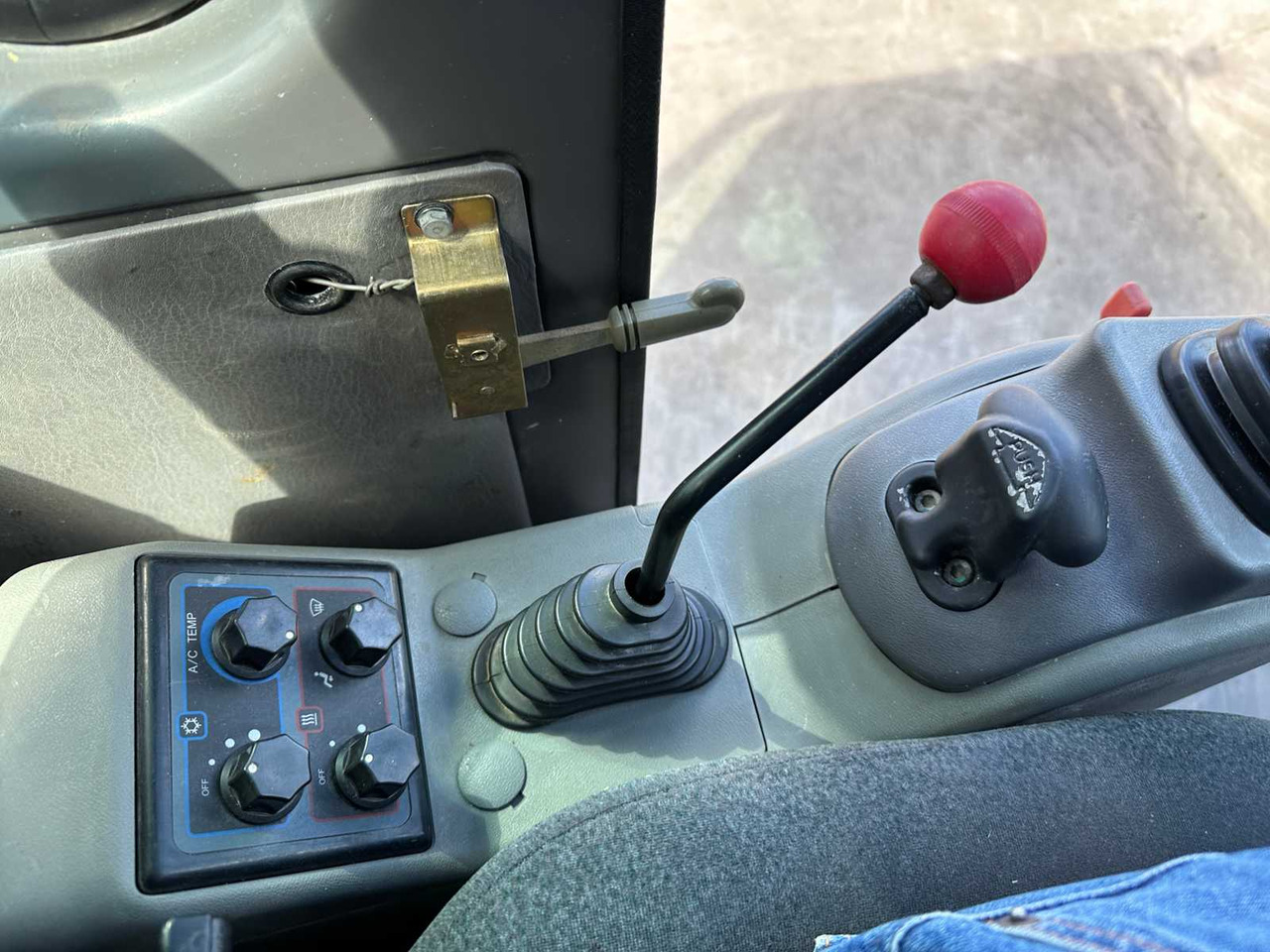 Верижен багер VOLVO EC55D: снимка 44
