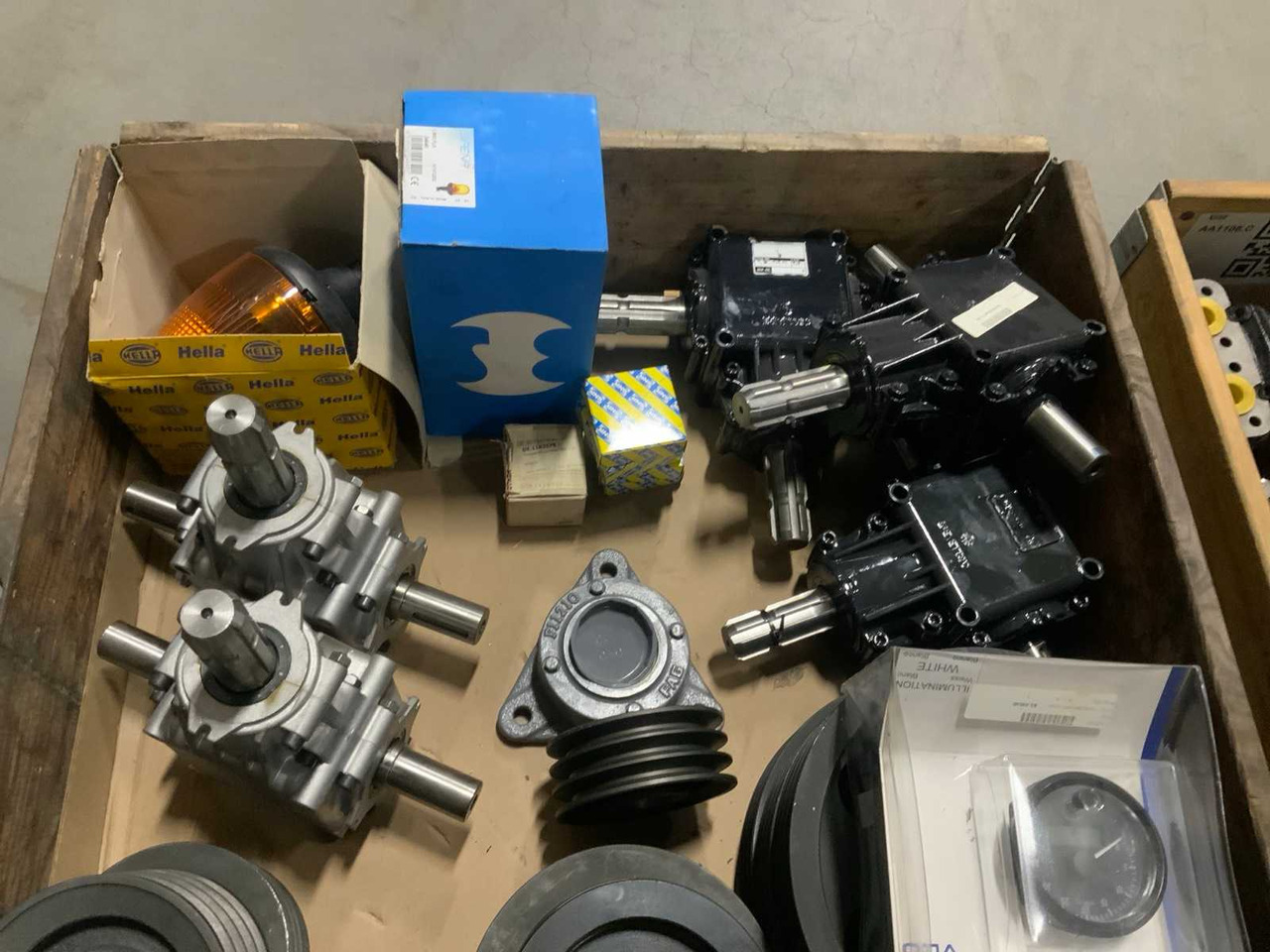 Various parts - Челен товарач за трактор: снимка 4 Various parts - Челен товарач за трактор: снимка 4