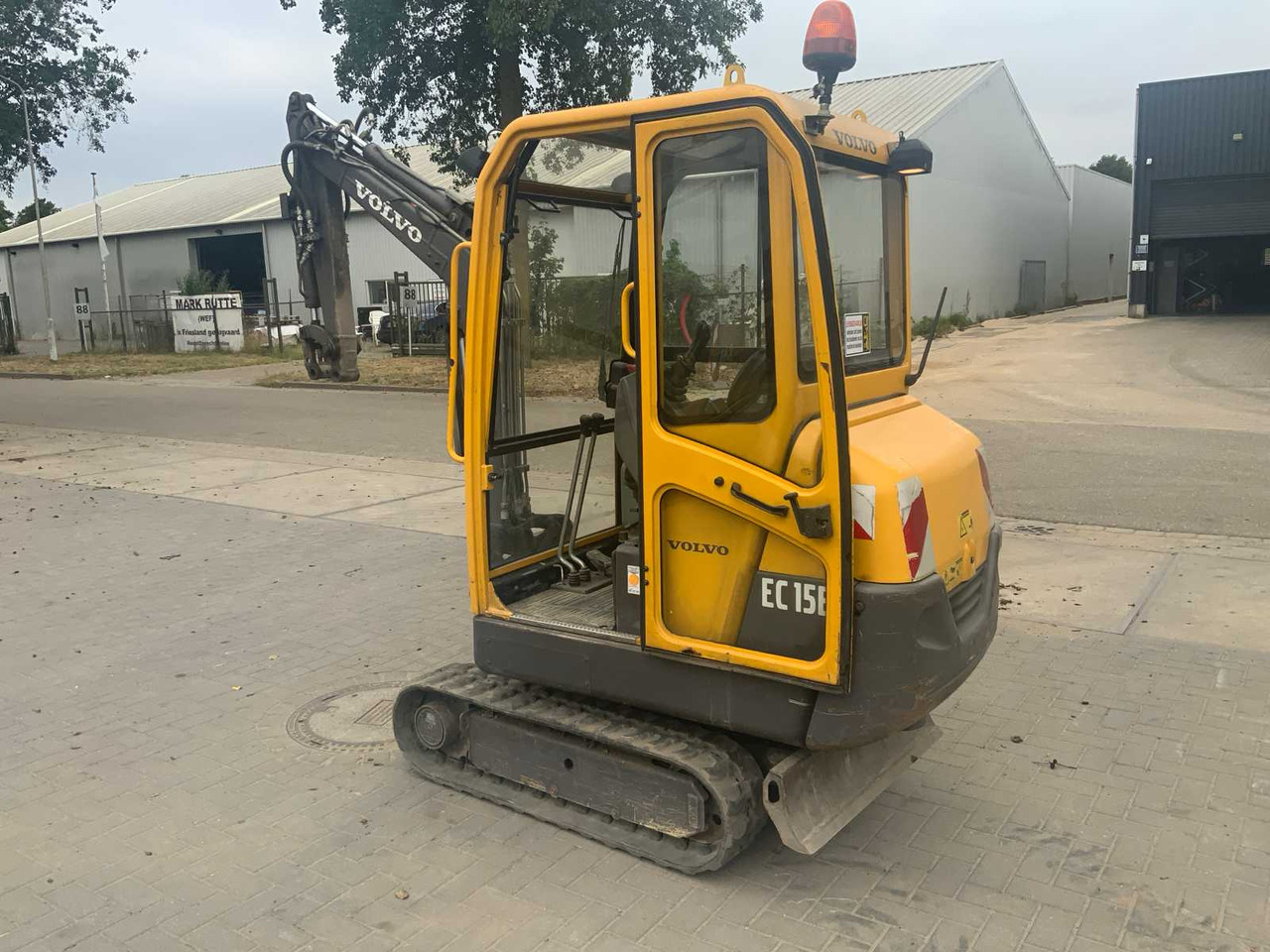 Volvo EC15B XR - Мини багер: снимка 4 Volvo EC15B XR - Мини багер: снимка 4