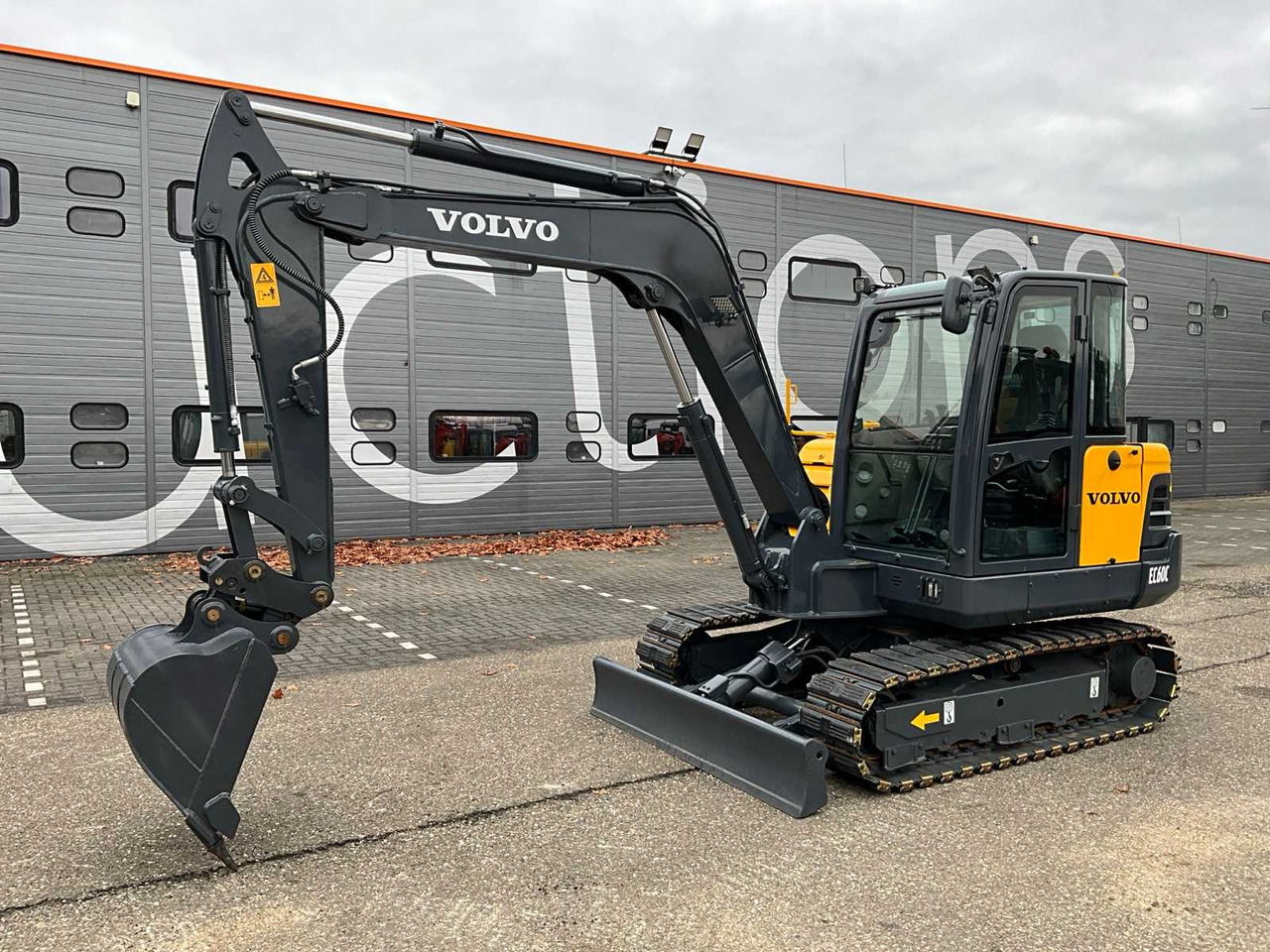 Volvo EC60C - Верижен багер: снимка 1 Volvo EC60C - Верижен багер: снимка 1