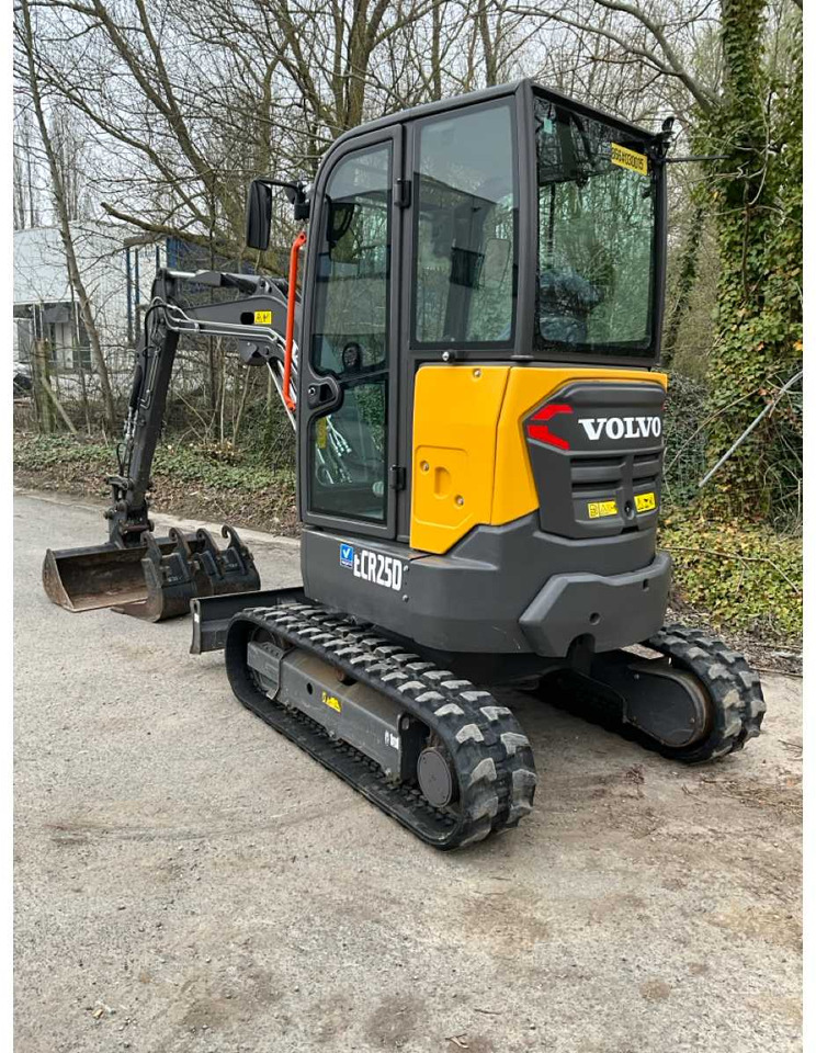 Volvo ECR25D - Мини багер: снимка 4 Volvo ECR25D - Мини багер: снимка 4