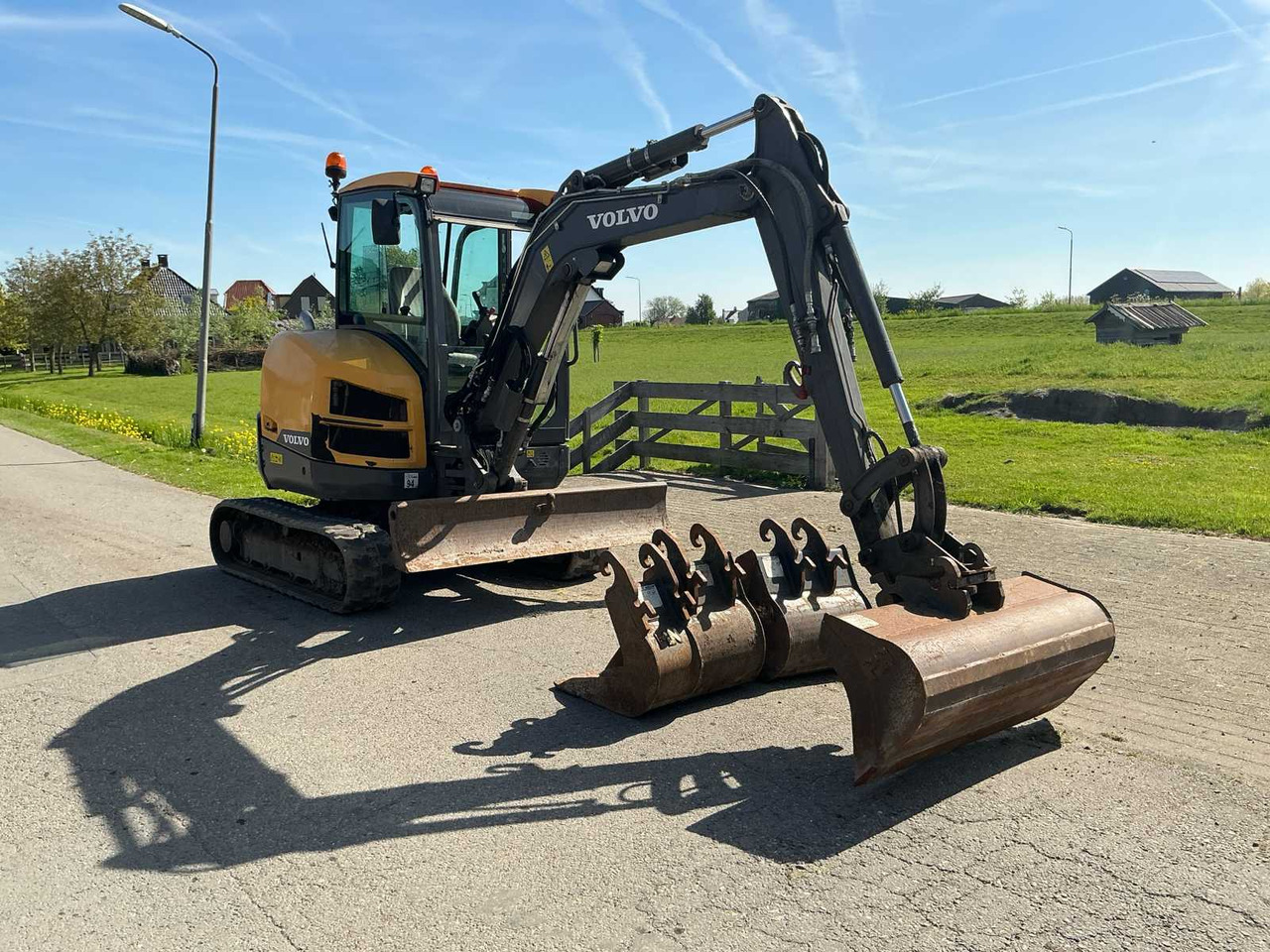Volvo ECR35D - Верижен багер: снимка 3 Volvo ECR35D - Верижен багер: снимка 3
