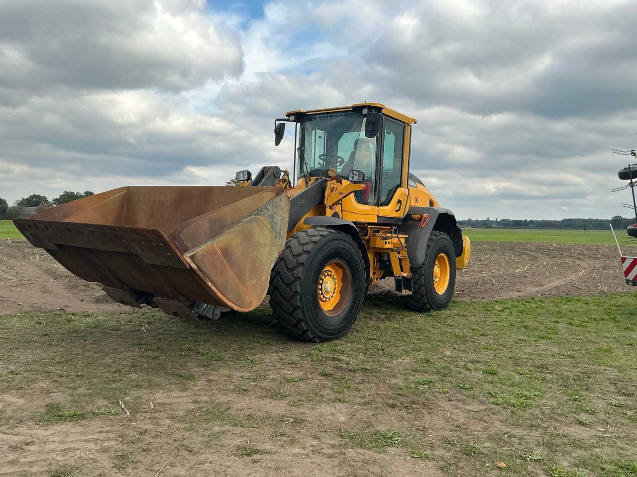 Volvo L90H - Колесен товарач: снимка 1 Volvo L90H - Колесен товарач: снимка 1