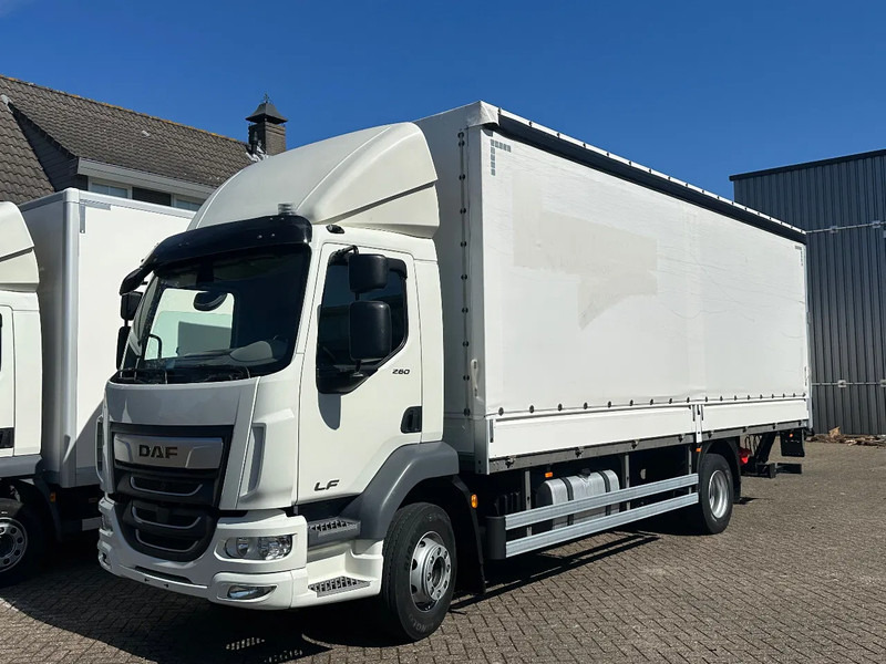 DAF LF 260 LF260.16 EURO6. 2022. Schuifzeil bakwagen met Laadklep. - Камион с брезент: снимка 1 DAF LF 260 LF260.16 EURO6. 2022. Schuifzeil bakwagen met Laadklep. - Камион с брезент: снимка 1