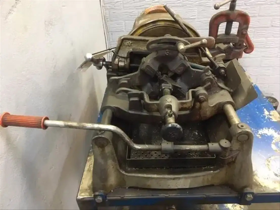 Diversen Draadsnijmachine Brutol type 713 - Машина: снимка 4 Diversen Draadsnijmachine Brutol type 713 - Машина: снимка 4