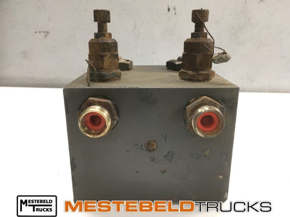 Ginaf Hydraulisch ventielblok - Кормилно управление за Камион: снимка 2 Ginaf Hydraulisch ventielblok - Кормилно управление за Камион: снимка 2