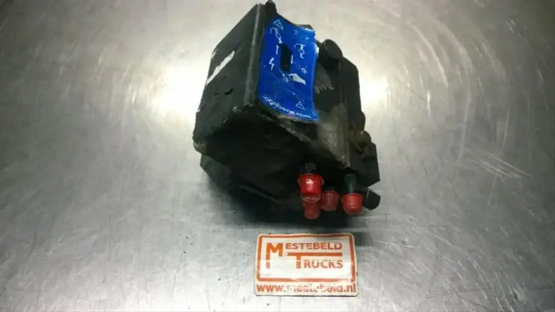 Iveco Cabinekantelpomp - Кабина и интериор за Камион: снимка 1 Iveco Cabinekantelpomp - Кабина и интериор за Камион: снимка 1