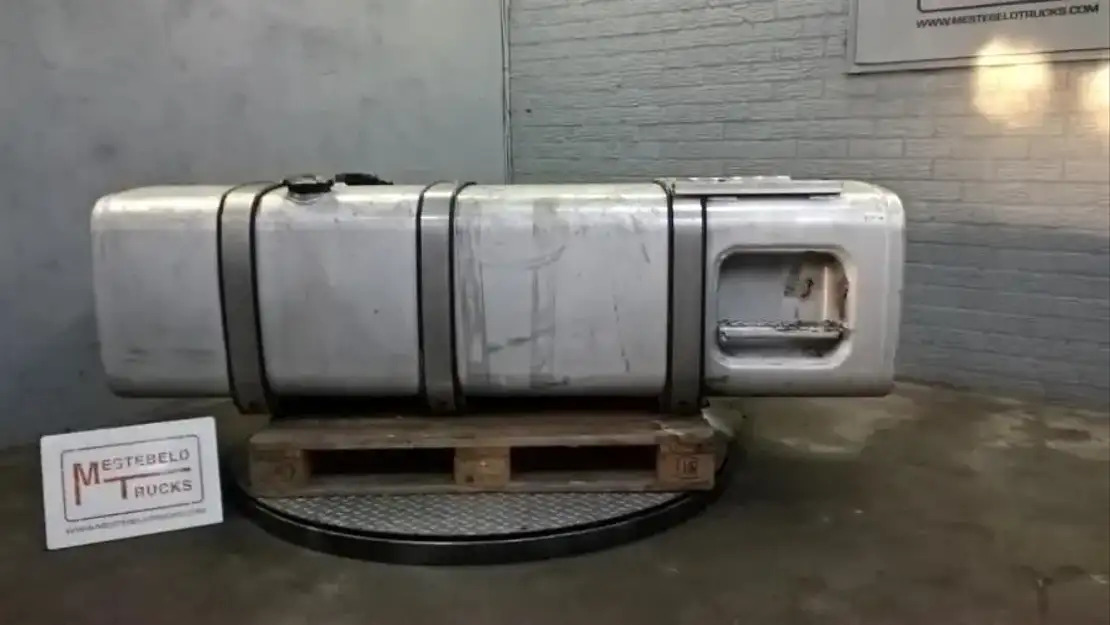 MAN Brandstoftank 710 Liter - Резервоар за гориво за Камион: снимка 1 MAN Brandstoftank 710 Liter - Резервоар за гориво за Камион: снимка 1