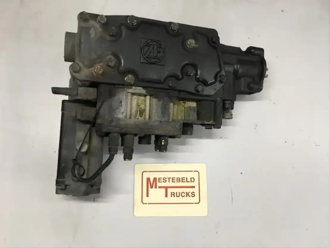 MAN H ydraulisch schakeldeksel - Скоростна кутия и части за Камион: снимка 1 MAN H ydraulisch schakeldeksel - Скоростна кутия и части за Камион: снимка 1