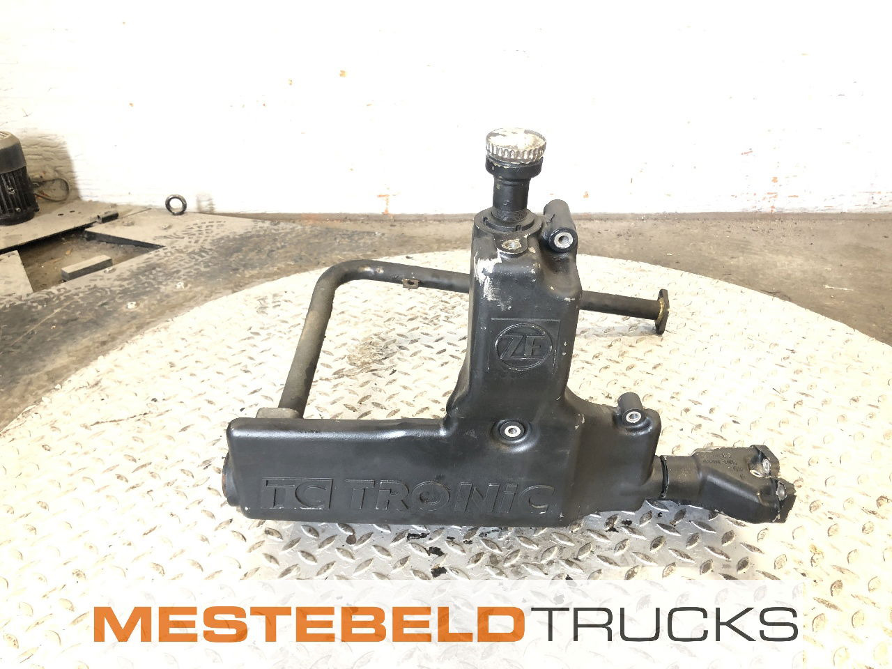 MAN Vloeistofreservoir WSK - Скоростна кутия и части за Камион: снимка 1 MAN Vloeistofreservoir WSK - Скоростна кутия и части за Камион: снимка 1