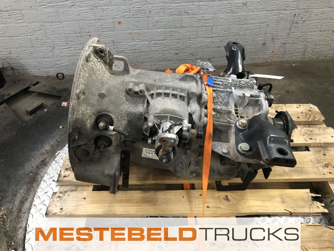Mercedes-Benz Versnellingsbak G85-6 / 6,7-0,73 manuel - Скоростна кутия и части за Камион: снимка 1 Mercedes-Benz Versnellingsbak G85-6 / 6,7-0,73 manuel - Скоростна кутия и части за Камион: снимка 1