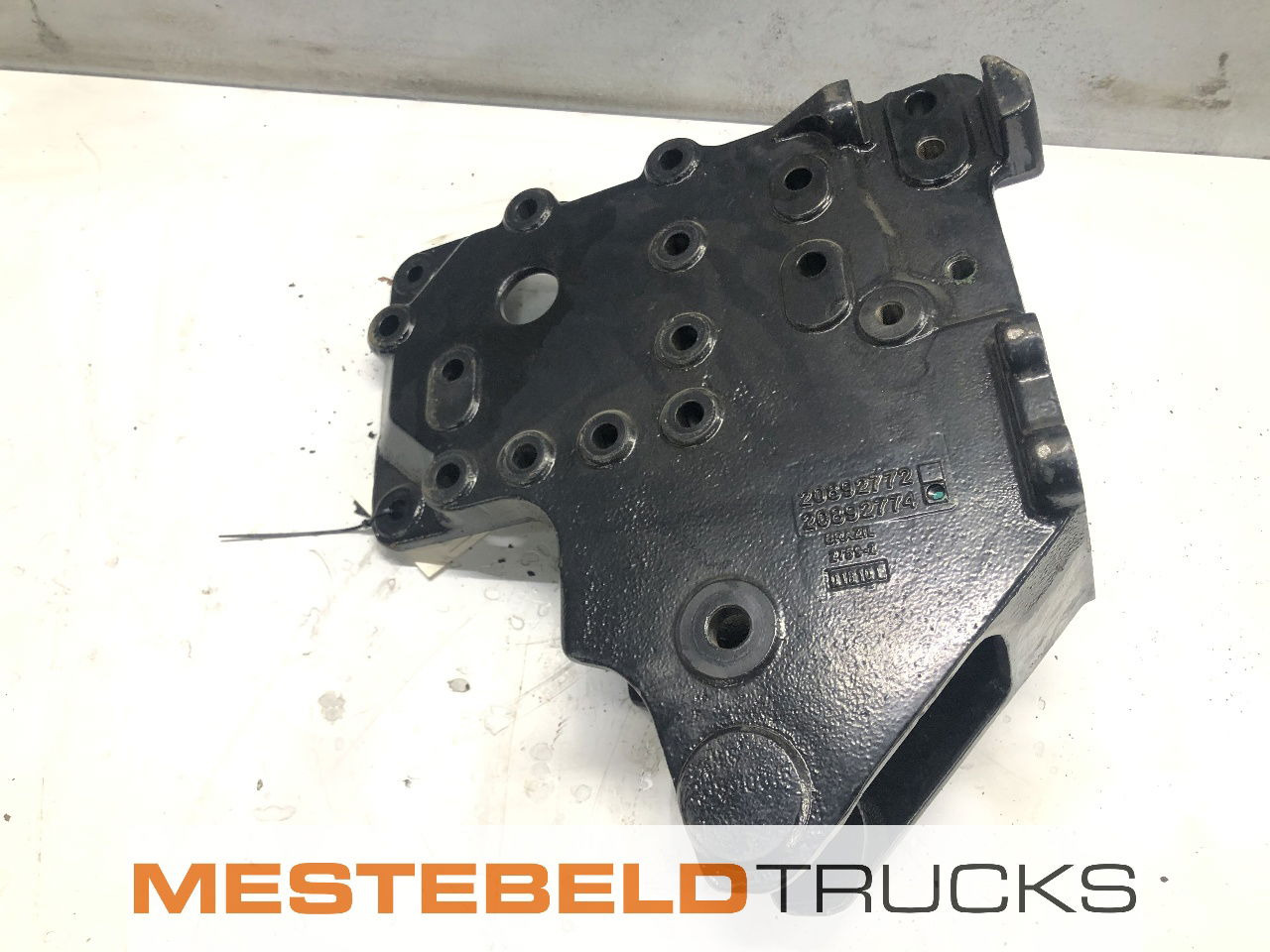 Renault Steun v. dwarsbalk Midlum - Рама/ Шаси за Камион: снимка 2 Renault Steun v. dwarsbalk Midlum - Рама/ Шаси за Камион: снимка 2