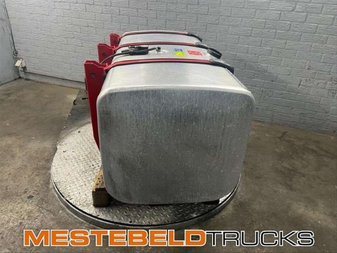 Scania Brandstoftank met steunen 600 liter - Резервоар за гориво за Камион: снимка 3 Scania Brandstoftank met steunen 600 liter - Резервоар за гориво за Камион: снимка 3