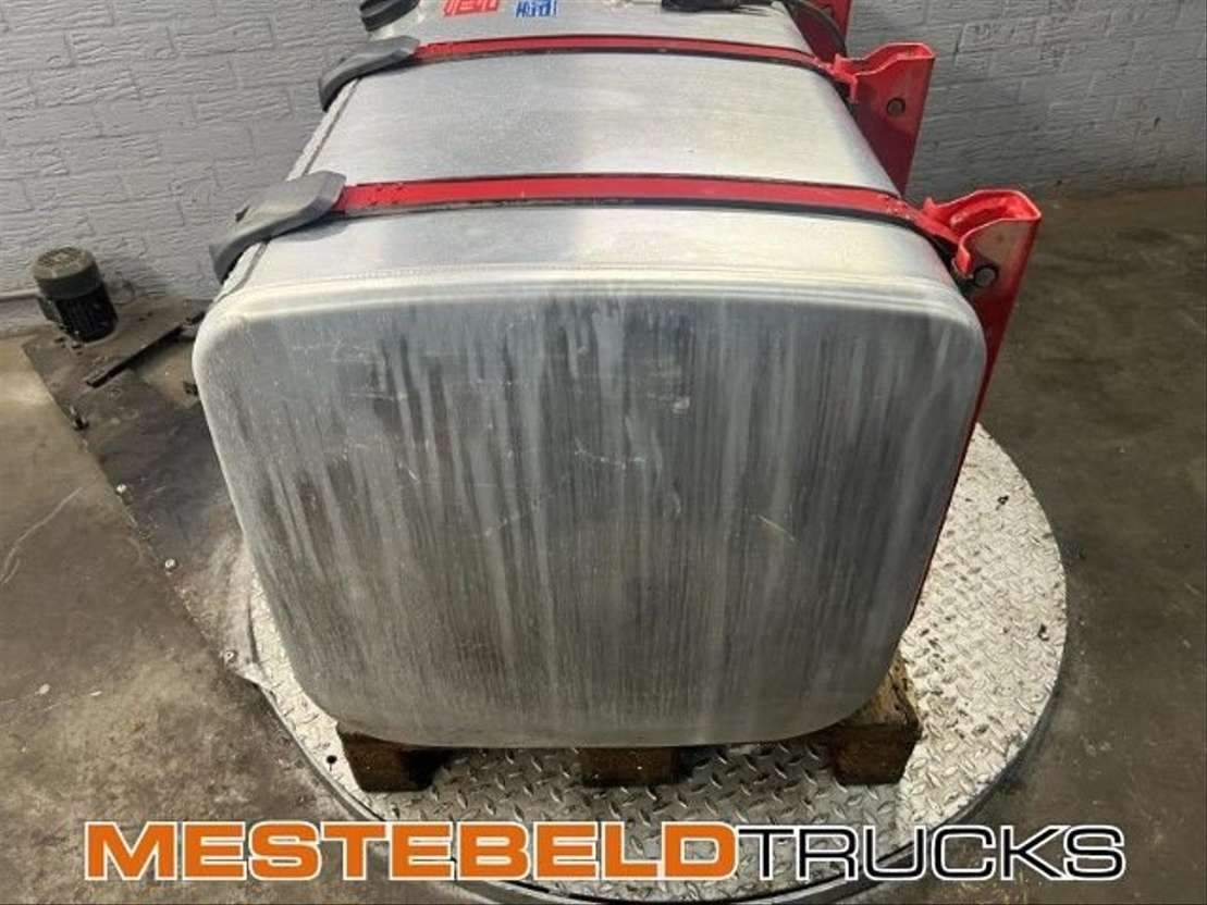 Scania Brandstoftank met steunen 600 liter - Резервоар за гориво за Камион: снимка 4 Scania Brandstoftank met steunen 600 liter - Резервоар за гориво за Камион: снимка 4