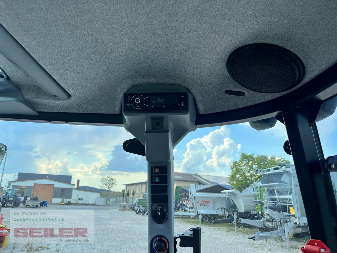 Steyr Kompakt 4075 HILO - Трактор: снимка 5 Steyr Kompakt 4075 HILO - Трактор: снимка 5