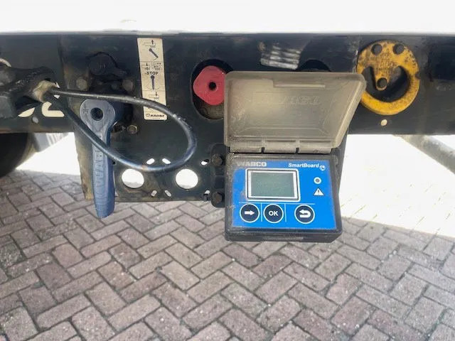 Krone THERMO KING Laadklep 3e As Liftas - Рефрижератор полуремарке: снимка 4 Krone THERMO KING Laadklep 3e As Liftas - Рефрижератор полуремарке: снимка 4