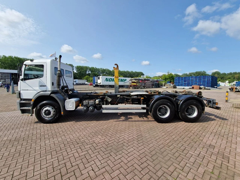 Mercedes-Benz Atego 2628 6x4 Euro 3 Manual Gear full steel suspension - Мултилифт с кука камион: снимка 5 Mercedes-Benz Atego 2628 6x4 Euro 3 Manual Gear full steel suspension - Мултилифт с кука камион: снимка 5