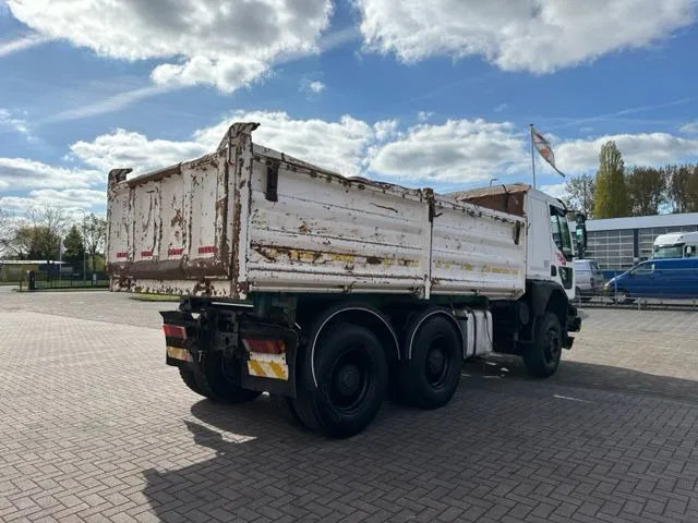 Renault Premium 400 6x4 !ONLY FOR PARTS! Engine start The truck don't drive! - Самосвал камион: снимка 2 Renault Premium 400 6x4 !ONLY FOR PARTS! Engine start The truck don't drive! - Самосвал камион: снимка 2