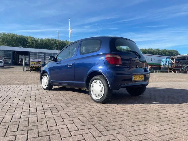 Toyota Yaris 1.3 3DRS - Хечбек: снимка 5 Toyota Yaris 1.3 3DRS - Хечбек: снимка 5
