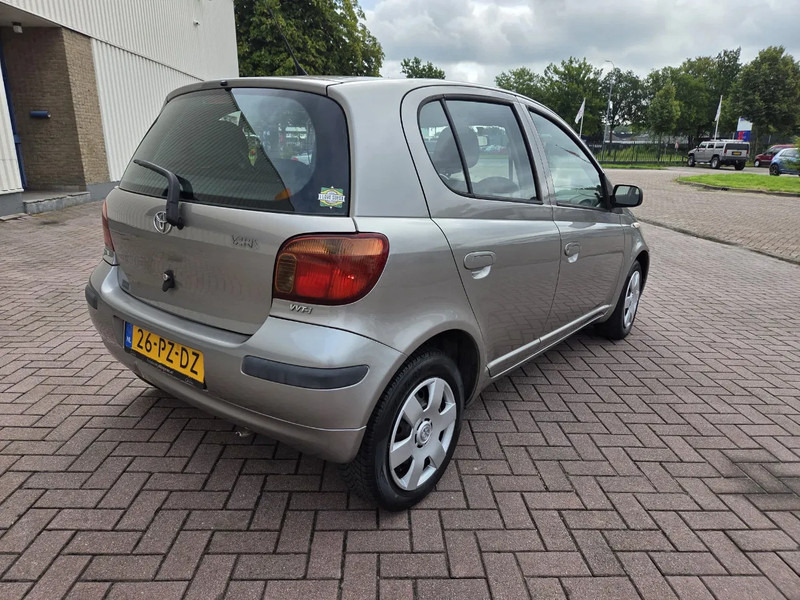 Toyota Yaris 1.3 VVT-i Idols 5drs - Хечбек: снимка 3 Toyota Yaris 1.3 VVT-i Idols 5drs - Хечбек: снимка 3