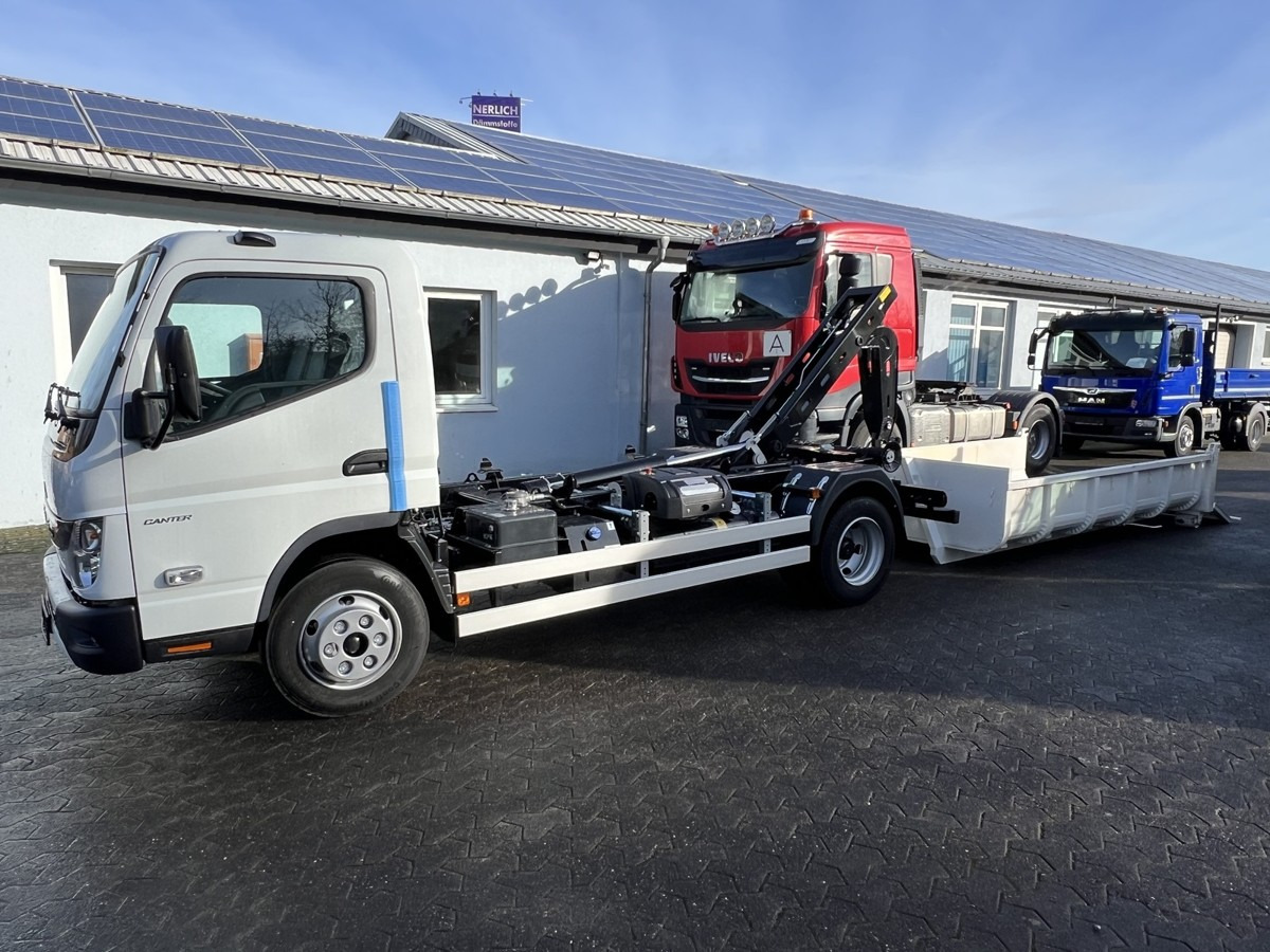 FUSO Canter FUSO 7C18 City Abrollkipper Miete - Мултилифт с кука камион: снимка 3 FUSO Canter FUSO 7C18 City Abrollkipper Miete - Мултилифт с кука камион: снимка 3