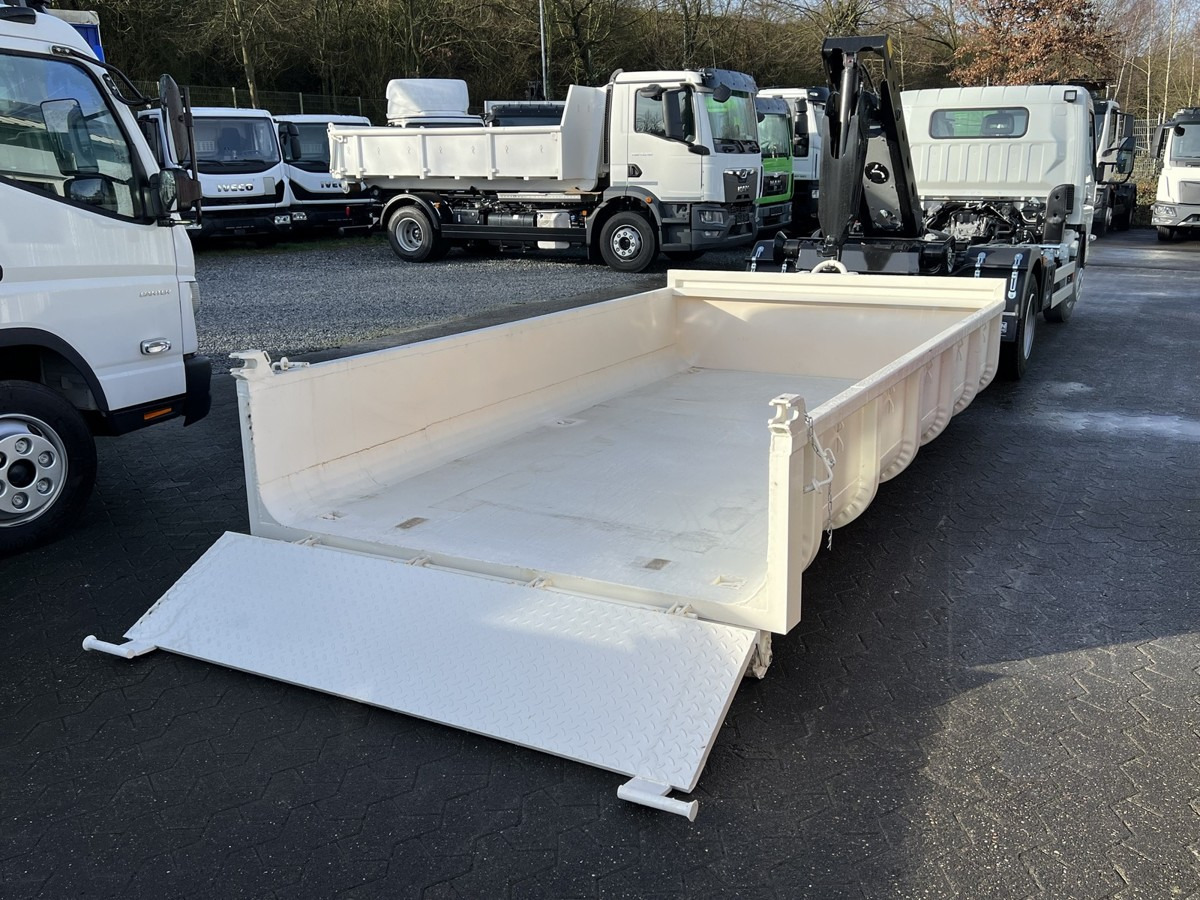 FUSO Canter FUSO 7C18 City Abrollkipper Miete - Мултилифт с кука камион: снимка 4 FUSO Canter FUSO 7C18 City Abrollkipper Miete - Мултилифт с кука камион: снимка 4