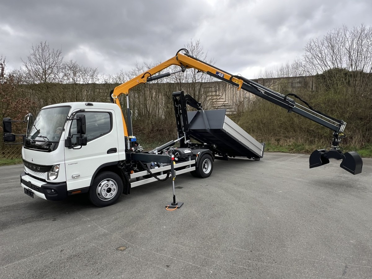 FUSO FUSO 9C18 City Abrollkipper + Ladekran m.Greifer - Бус самосвал: снимка 3 FUSO FUSO 9C18 City Abrollkipper + Ladekran m.Greifer - Бус самосвал: снимка 3