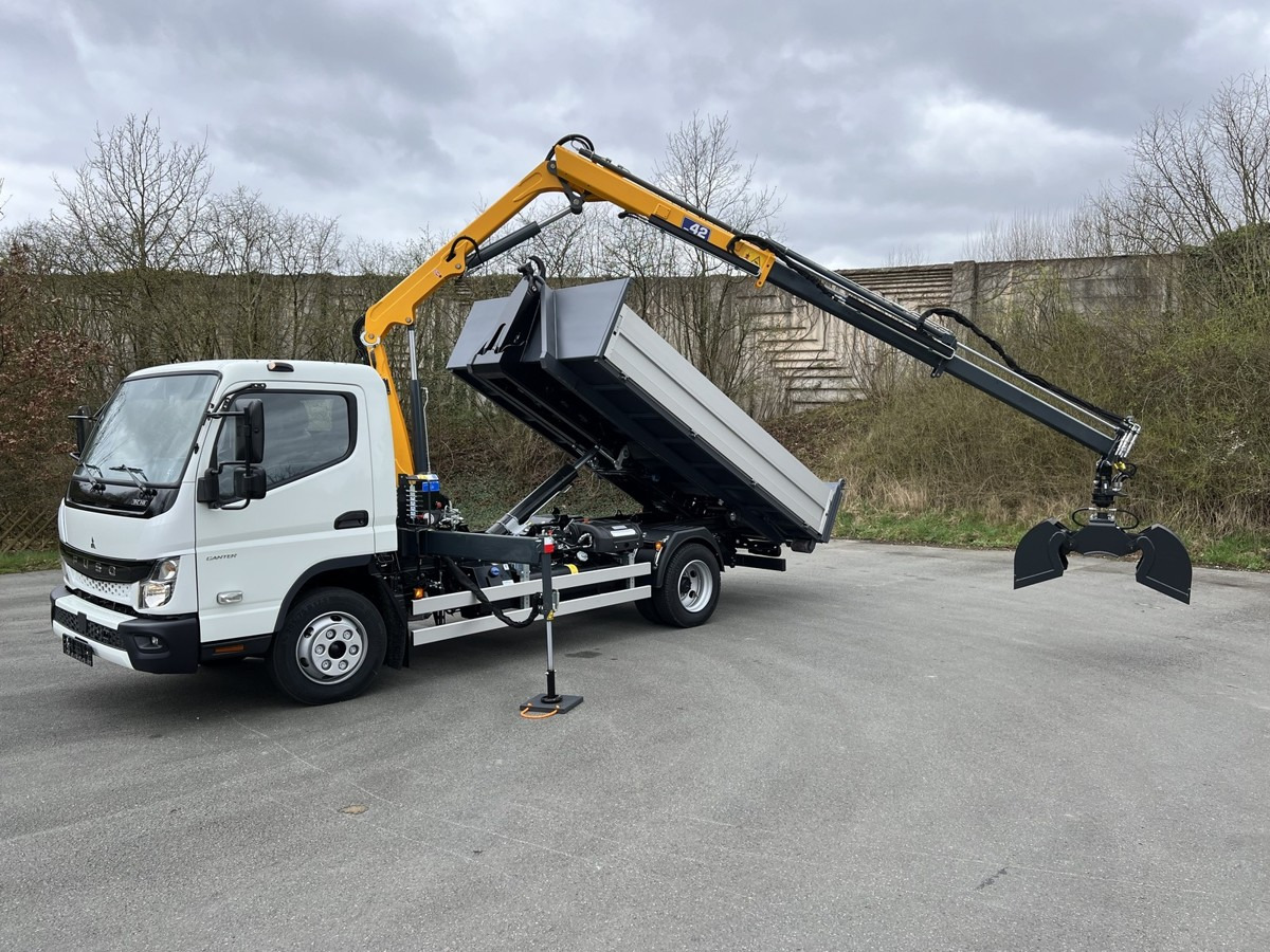 FUSO FUSO 9C18 City Abrollkipper + Ladekran m.Greifer - Бус самосвал: снимка 1 FUSO FUSO 9C18 City Abrollkipper + Ladekran m.Greifer - Бус самосвал: снимка 1