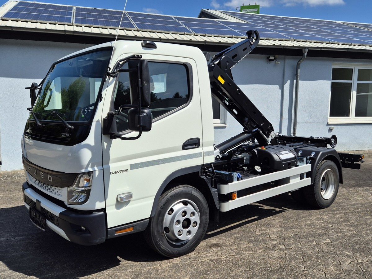 FUSO Fuso Canter 7C18 City Abrollkipper AHK Hooklift - Мултилифт с кука камион: снимка 1 FUSO Fuso Canter 7C18 City Abrollkipper AHK Hooklift - Мултилифт с кука камион: снимка 1