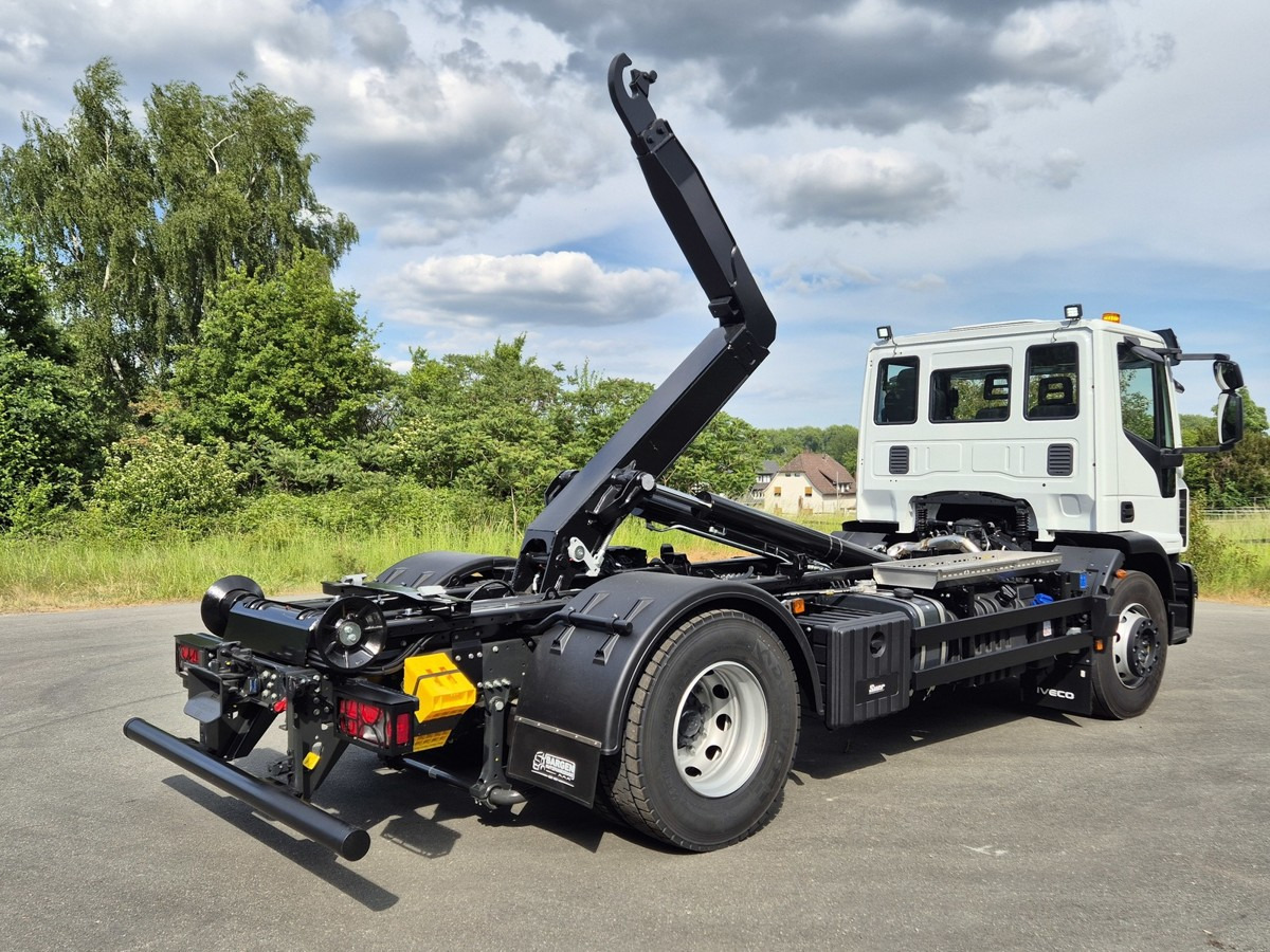 IVECO Euro Cargo 180E32 4x2 Abrollkipper Teleskoparm - Мултилифт с кука камион: снимка 5 IVECO Euro Cargo 180E32 4x2 Abrollkipper Teleskoparm - Мултилифт с кука камион: снимка 5