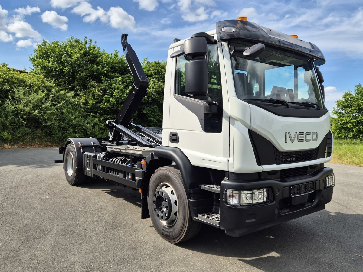 IVECO Euro Cargo 180E32 4x2 Abrollkipper Teleskoparm - Мултилифт с кука камион: снимка 2 IVECO Euro Cargo 180E32 4x2 Abrollkipper Teleskoparm - Мултилифт с кука камион: снимка 2