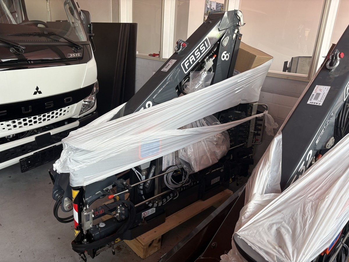 Ladekran Fassi F32A.023 Funk! NEU sofort verfügb - Кран за камион: снимка 1 Ladekran Fassi F32A.023 Funk! NEU sofort verfügb - Кран за камион: снимка 1