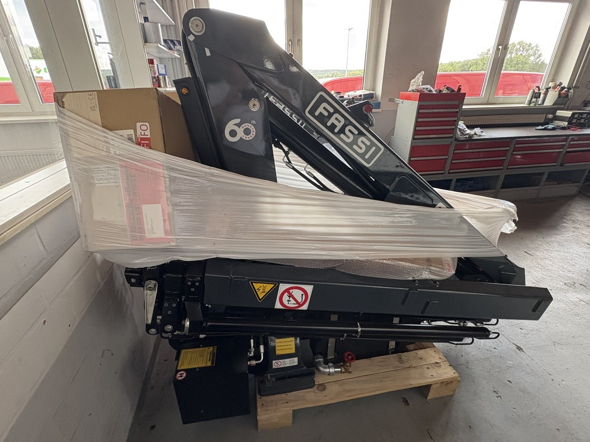 Ladekran Fassi F32A.023 Funk! NEU sofort verfügb - Кран за камион: снимка 2 Ladekran Fassi F32A.023 Funk! NEU sofort verfügb - Кран за камион: снимка 2