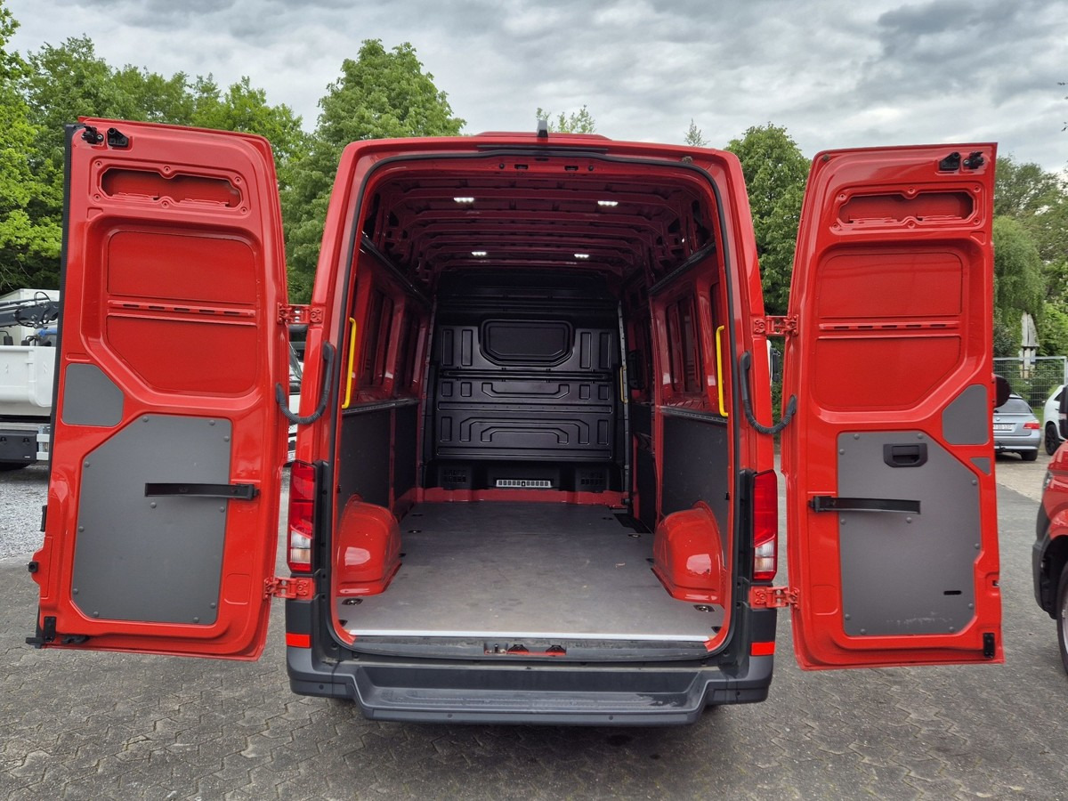 VW Crafter 35 Maxi L4H3 1Hand PDC nur 9tkm! - Товарен бус: снимка 4 VW Crafter 35 Maxi L4H3 1Hand PDC nur 9tkm! - Товарен бус: снимка 4