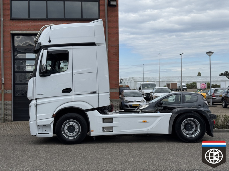 Mercedes-Benz ACTROS 1853 Giga Space - Full spoiler - night A/C - LOW KM - Влекач: снимка 3 Mercedes-Benz ACTROS 1853 Giga Space - Full spoiler - night A/C - LOW KM - Влекач: снимка 3