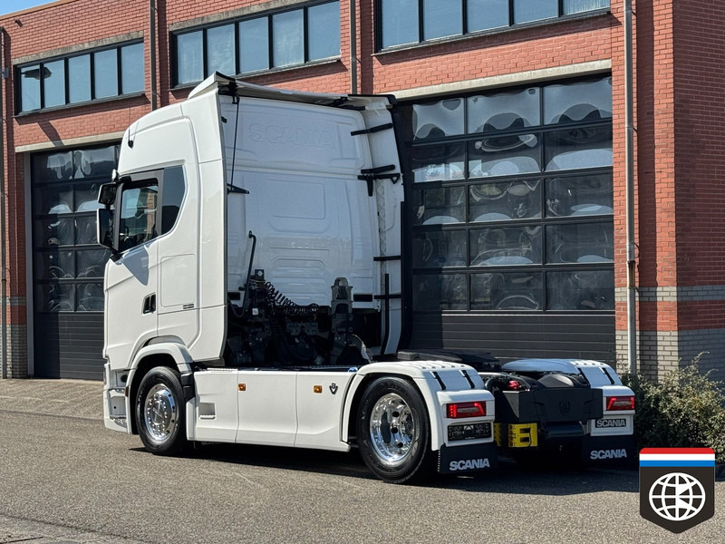 Scania 590 S King of the Road - FULL AIR - NEW - Влекач: снимка 2 Scania 590 S King of the Road - FULL AIR - NEW - Влекач: снимка 2