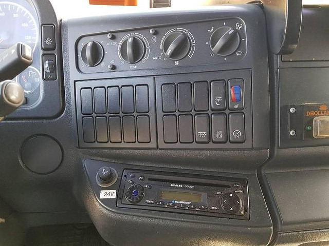 Камион фургон MAN TGL 12.210 4x2 BL: снимка 12