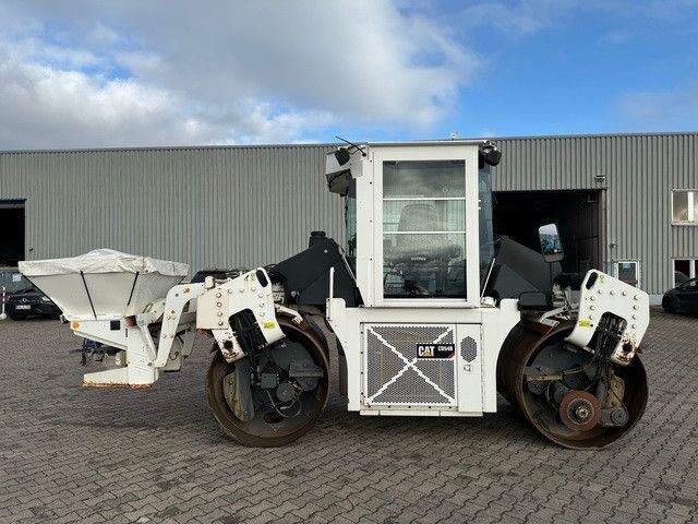 Caterpillar CD54B (CD10),Tandemwalze, Streuer,Kantenscheider - Валяк: снимка 2 Caterpillar CD54B (CD10),Tandemwalze, Streuer,Kantenscheider - Валяк: снимка 2