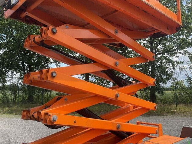 Haulotte Compact 12 DX, Geländegängig, Kubota, 12,15m - Ножична работна платформа: снимка 3 Haulotte Compact 12 DX, Geländegängig, Kubota, 12,15m - Ножична работна платформа: снимка 3