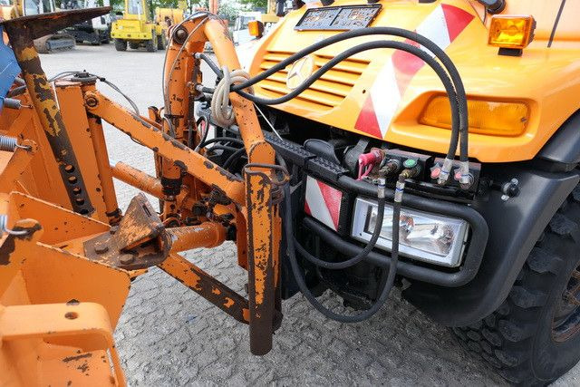 Камион Unimog U 300 4x4, Schmidt, Streuer, Schild, Klima,27tkm: снимка 11