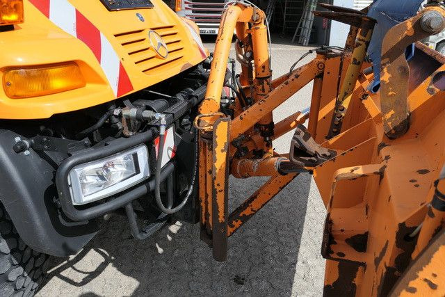 Камион Unimog U 300 4x4, Schmidt, Streuer, Schild, Klima,27tkm: снимка 10
