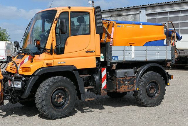 Unimog U 300 4x4, Schmidt, Streuer, Schild, Klima,27tkm - Камион: снимка 2 Unimog U 300 4x4, Schmidt, Streuer, Schild, Klima,27tkm - Камион: снимка 2