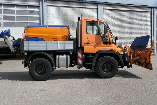 Камион Unimog U 300 4x4, Schmidt, Streuer, Schild, Klima,27tkm: снимка 8