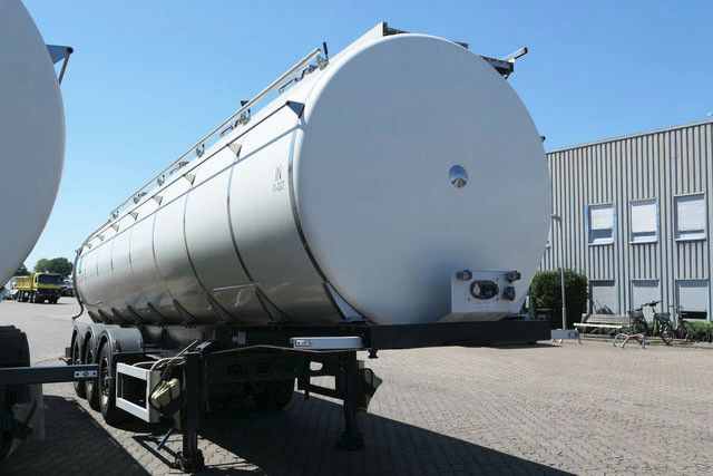 Menci SA 105/Lebensmittel Tank 32 cbm./Liftachse - Полуремарке цистерна: снимка 3 Menci SA 105/Lebensmittel Tank 32 cbm./Liftachse - Полуремарке цистерна: снимка 3