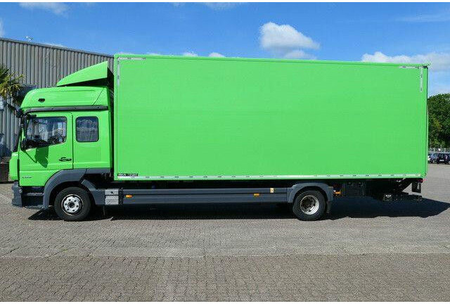 Mercedes-Benz 1023 L Atego 4x2, Schlafkabine, AHK, LBW, Möbel - Камион фургон: снимка 2 Mercedes-Benz 1023 L Atego 4x2, Schlafkabine, AHK, LBW, Möbel - Камион фургон: снимка 2