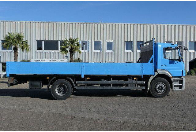 Mercedes-Benz 1824 L Axor 4x2, 3. Sitz, AHK, Gerüstbau, Klima - Бордови камион: снимка 4 Mercedes-Benz 1824 L Axor 4x2, 3. Sitz, AHK, Gerüstbau, Klima - Бордови камион: снимка 4
