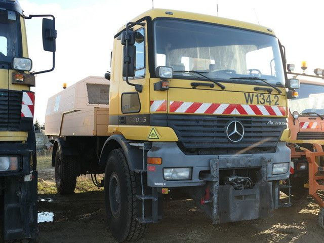 Mercedes-Benz 2035 AK Actros 4x4, Kehrmaschine Schmidt, Allrad - Мотометачна машина: снимка 4 Mercedes-Benz 2035 AK Actros 4x4, Kehrmaschine Schmidt, Allrad - Мотометачна машина: снимка 4