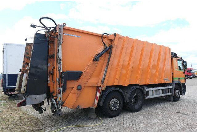 Mercedes-Benz 2532 L Actros 6x2, Faun, Zöller, 24m³, MP3, AC - Боклукчийска кола: снимка 4 Mercedes-Benz 2532 L Actros 6x2, Faun, Zöller, 24m³, MP3, AC - Боклукчийска кола: снимка 4