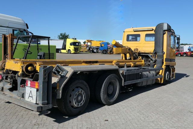 Mercedes-Benz 2543 Actros 6x2, MP1, 3 Pedale, Schalter - Мултилифт с кука камион: снимка 2 Mercedes-Benz 2543 Actros 6x2, MP1, 3 Pedale, Schalter - Мултилифт с кука камион: снимка 2